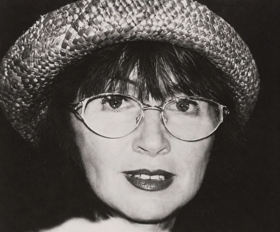 Włodzimiera Kolk — black-and-white portrait wearing glasses and a hat